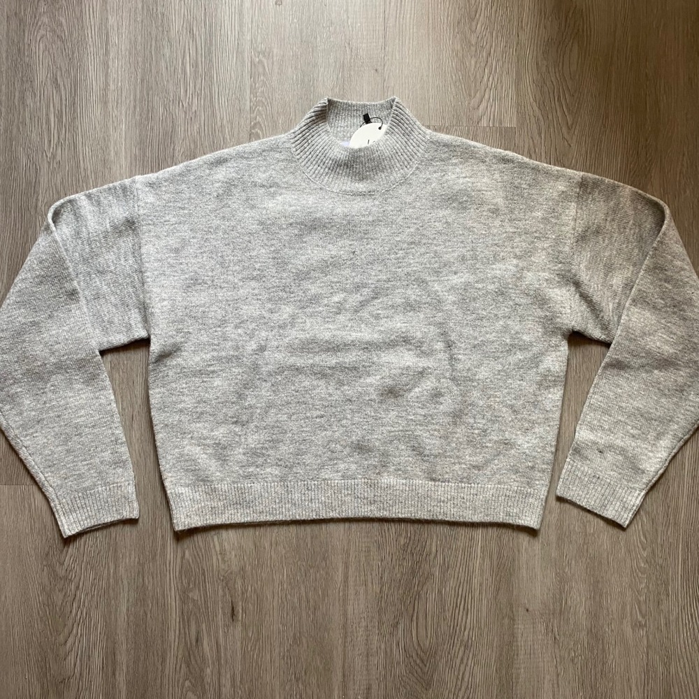 New Lost+Wander Women's M/L Long Sleeve Sweater Cropped Mock Neck Gray Preppy